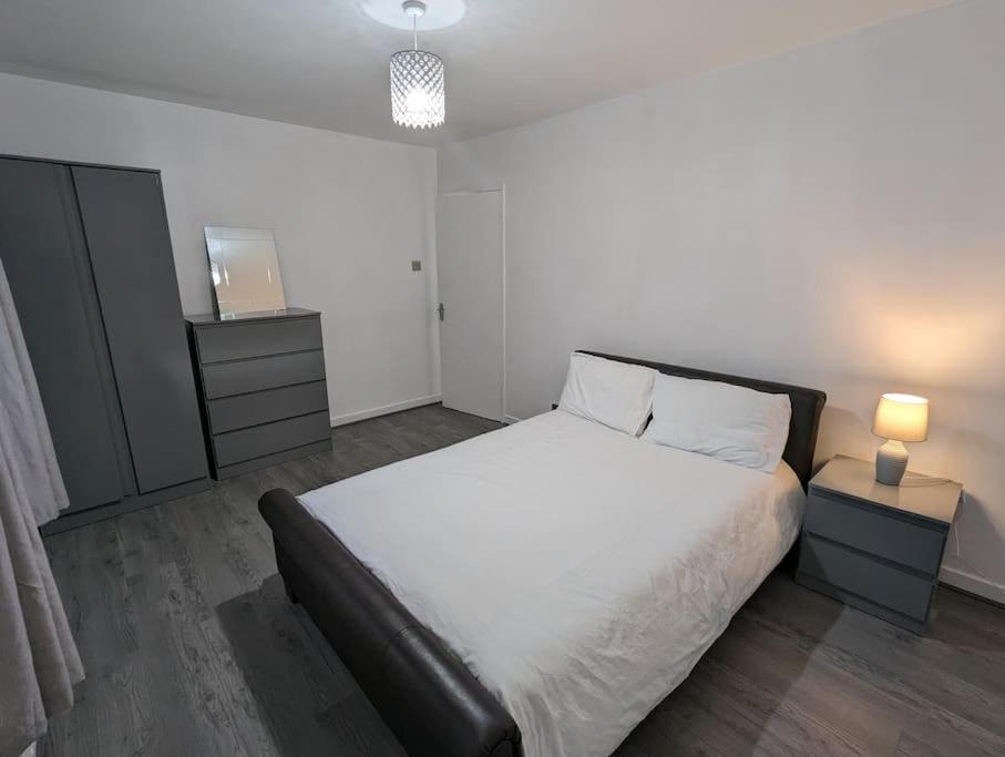 3 Bedroom Apartment Sleeps 8 Edinburgh Exterior photo